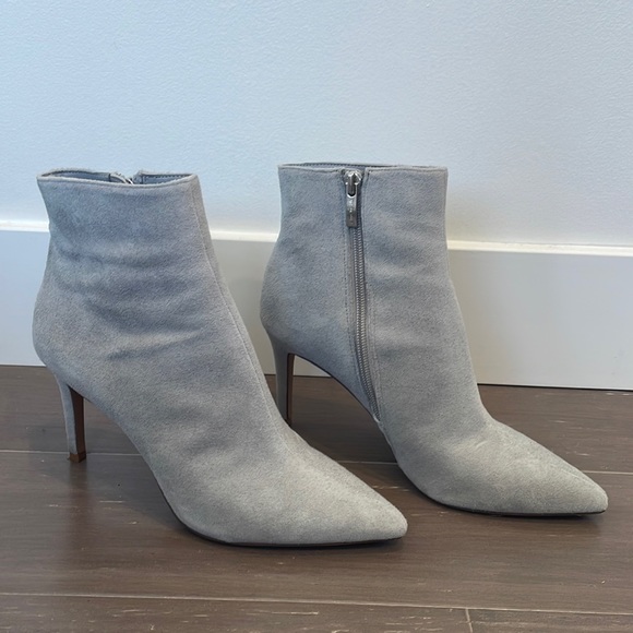 Steven by Steve Madden gray suede heeled pointed toe booties. Size 6 - Picture 1 of 7